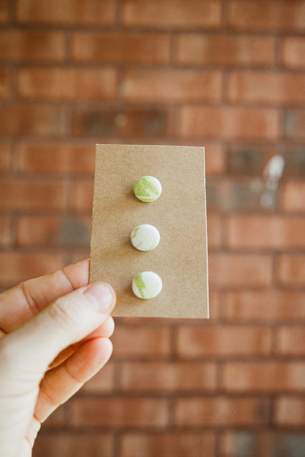 1/2" (1,3 cm) Soft Green Floral Button