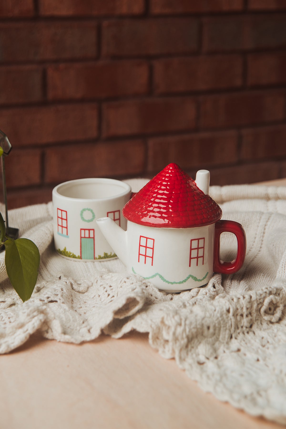 Red House Teapot & Cup Set