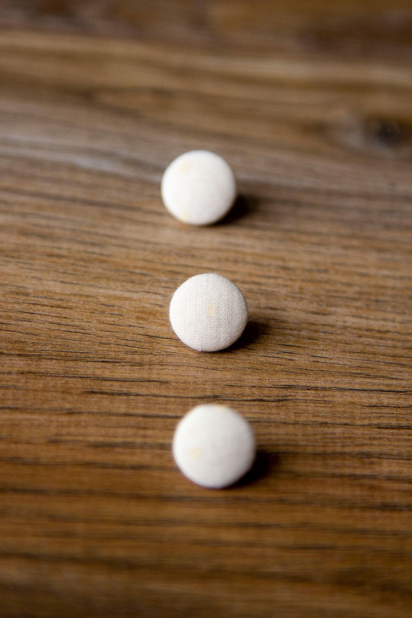 1/2" (1,3 cm) Cream Polka Dot Button