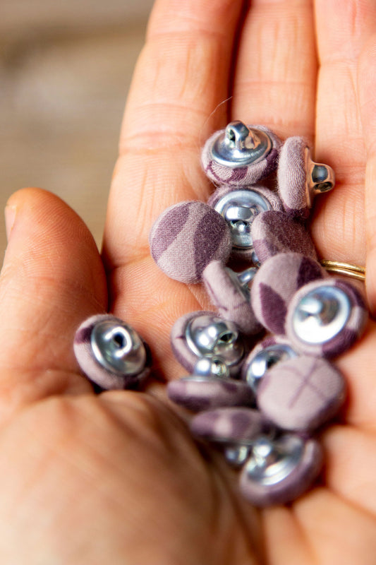 1/2" (1,3 cm) Floral Purple Button