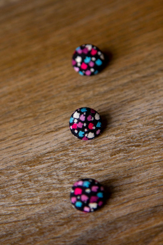 1/2" (1,3 cm) Black Abstract Button