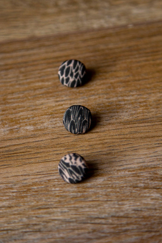 1/2" (1,3 cm) Brown Snake Button