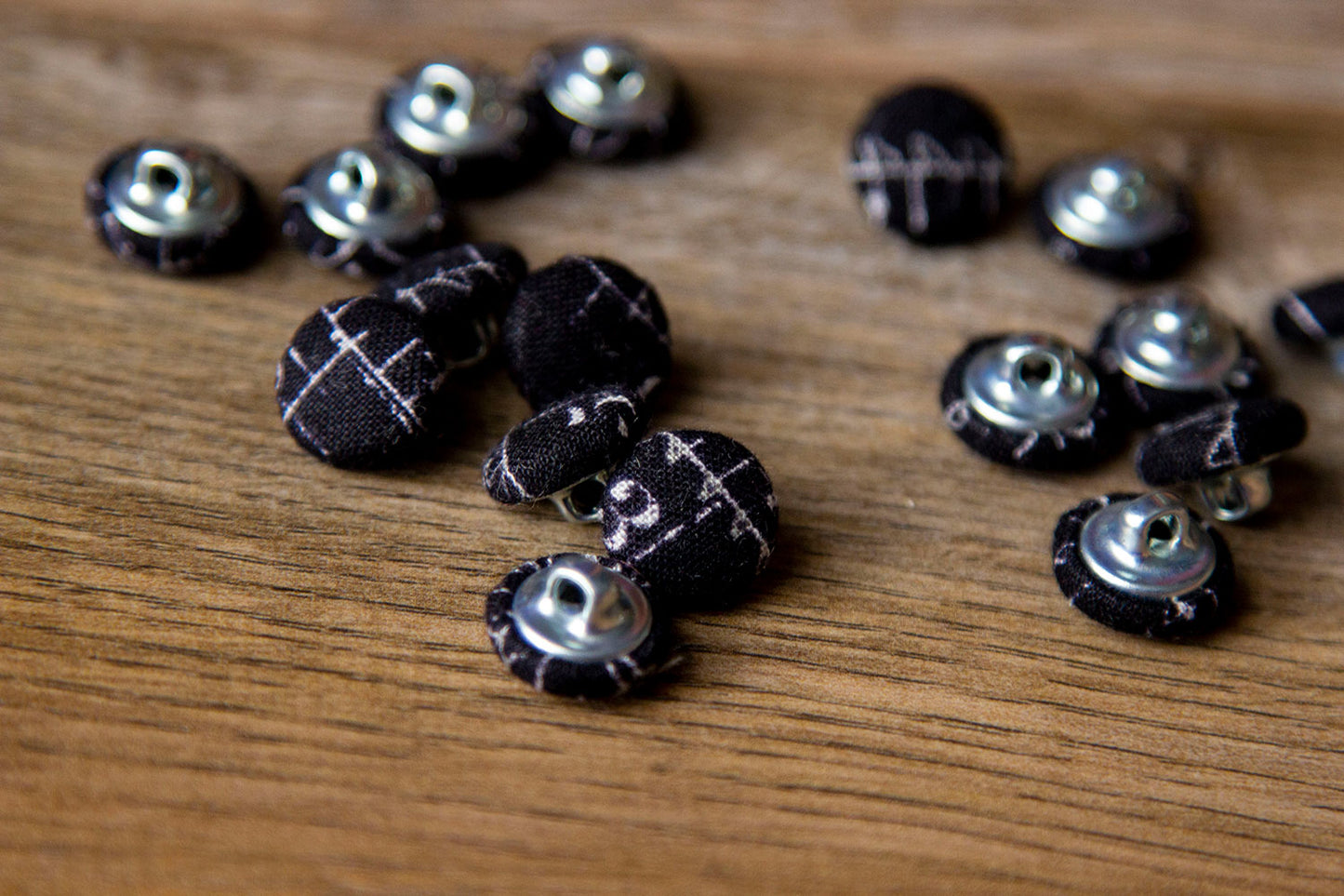 1/2" (1,3 cm) Black Ruler Button