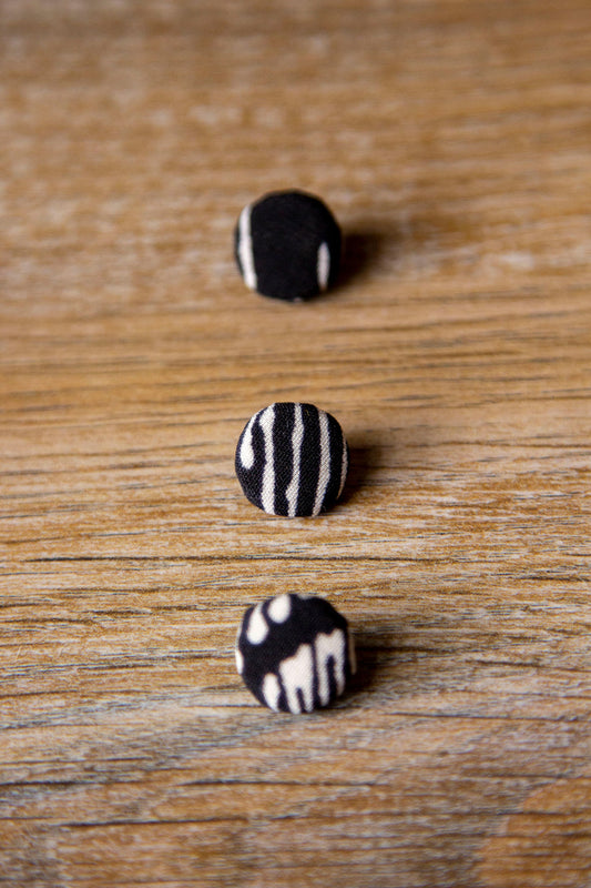 1/2" (1,3 cm) Black + White Zebra Button