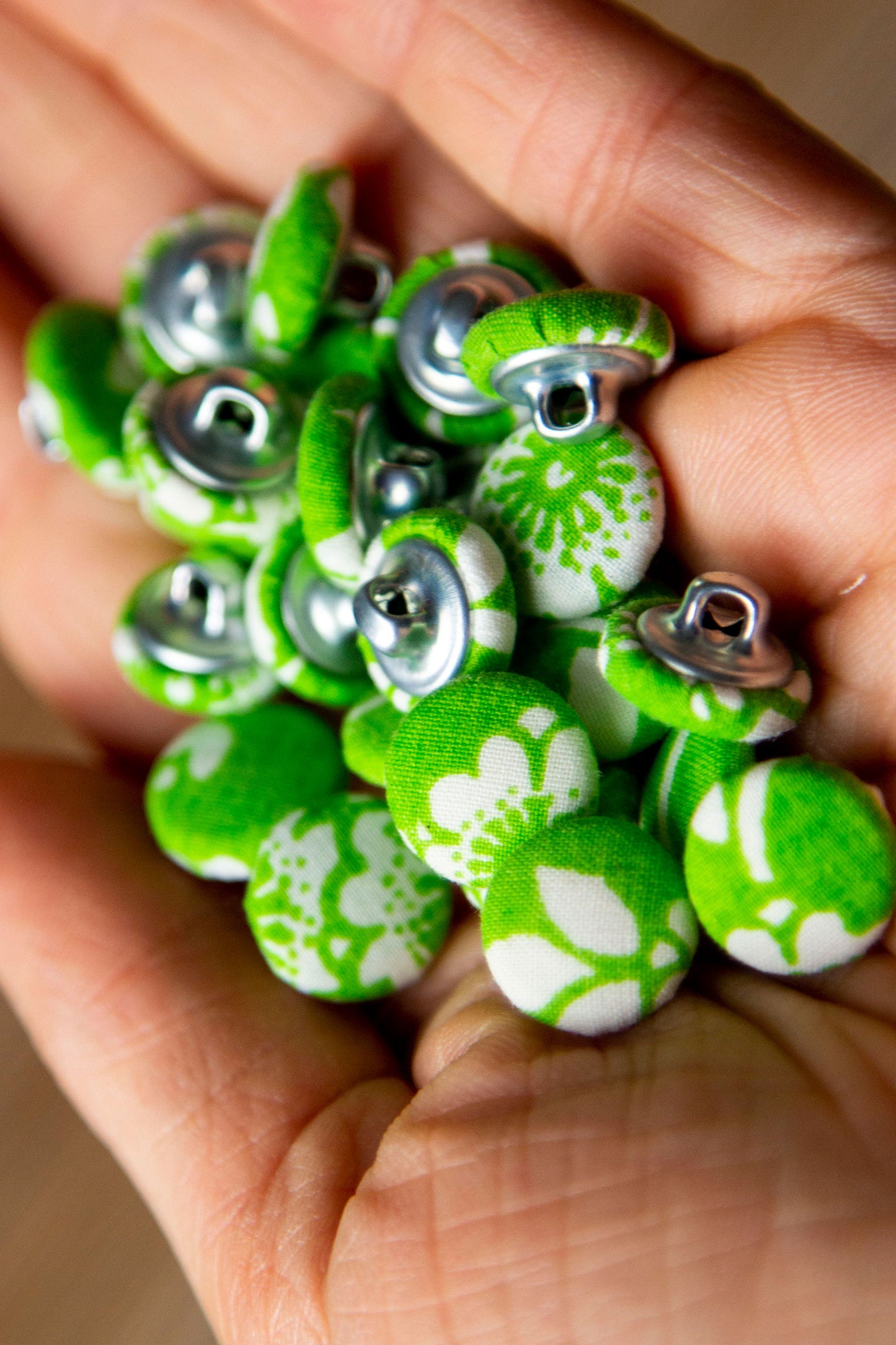 1/2" (1,3 cm) Lime Floral Button