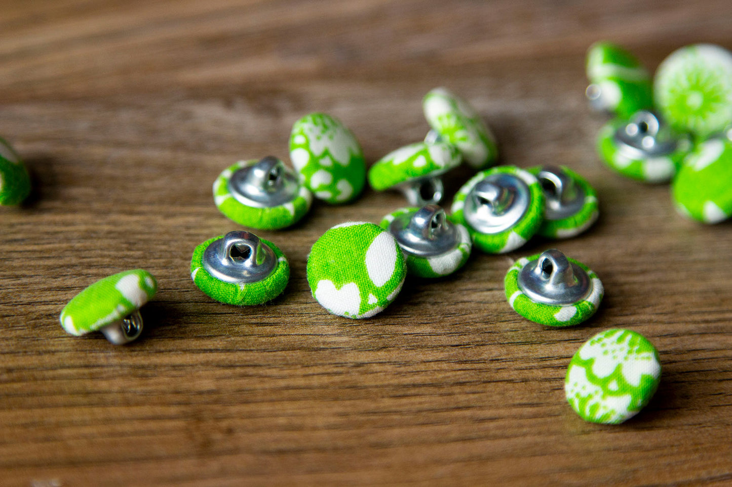 1/2" (1,3 cm) Lime Floral Button
