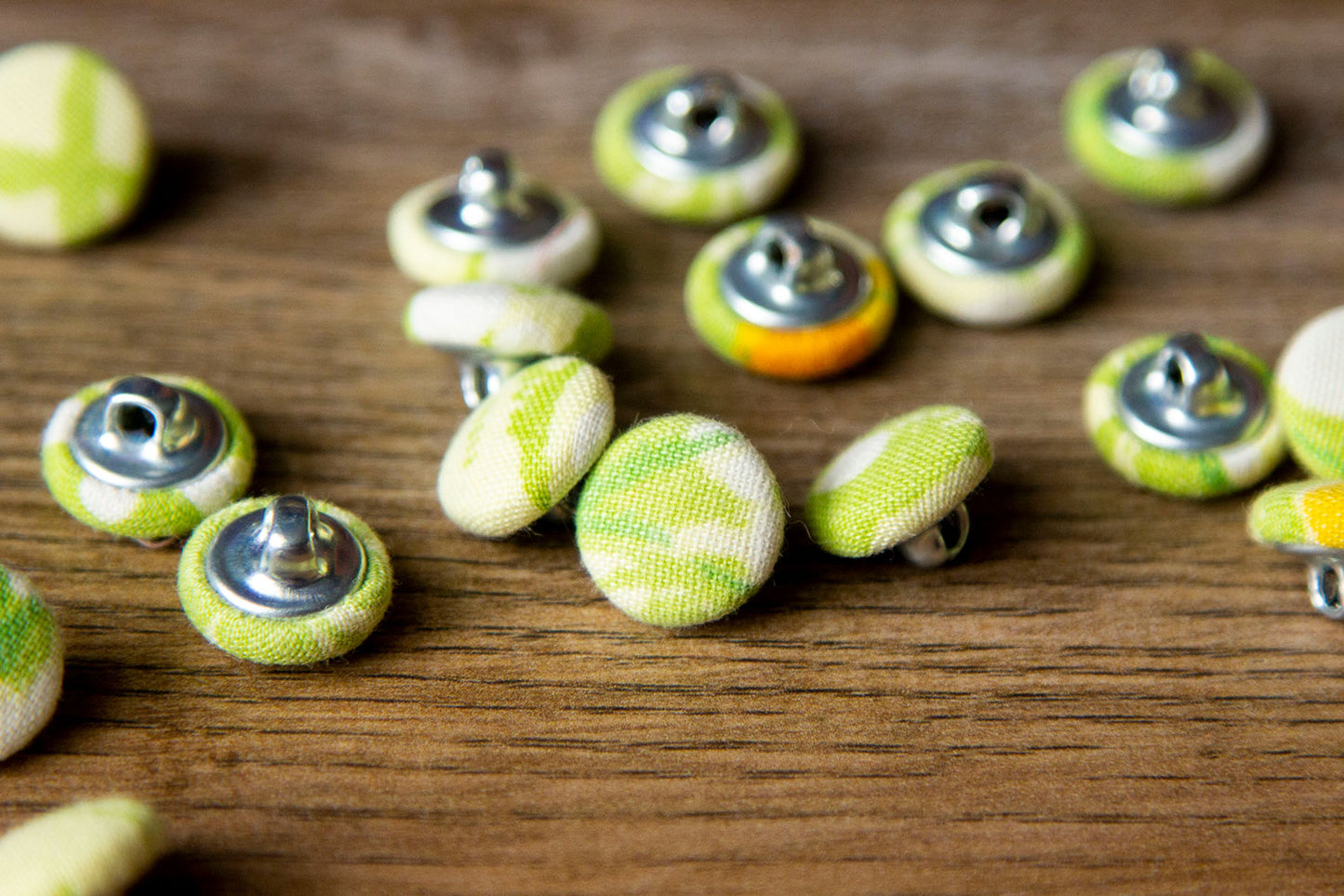 1/2" (1,3 cm) Soft Green Floral Button