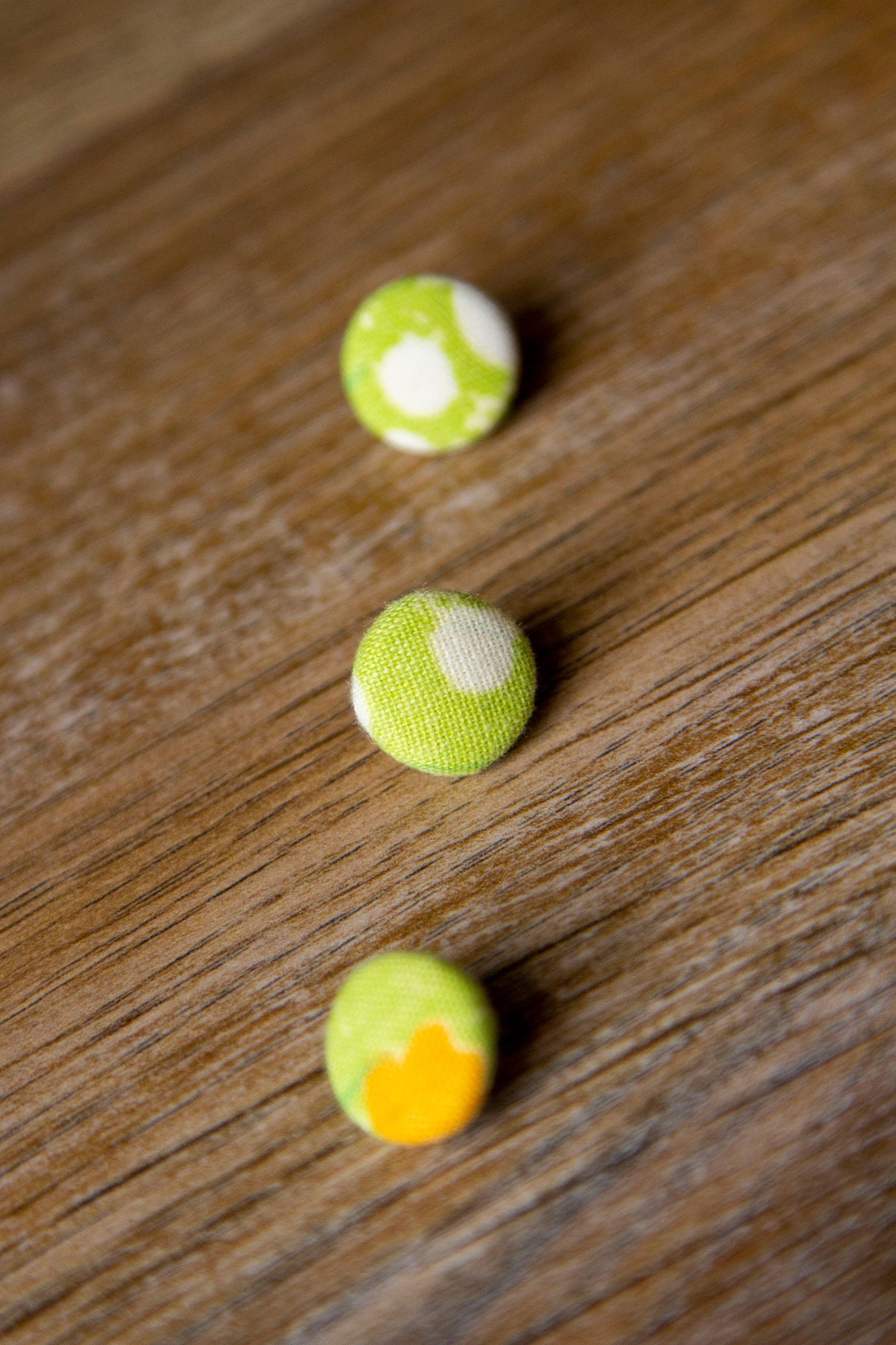 1/2" (1,3 cm) Soft Green Floral Button