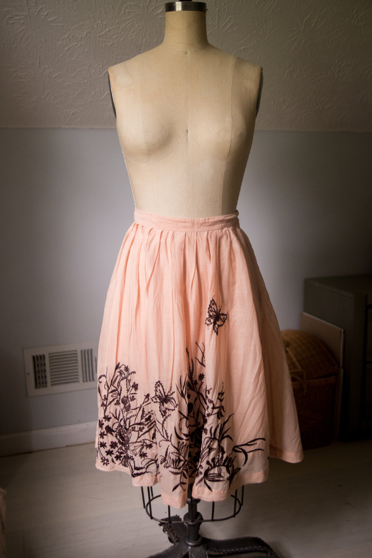 Pink Embroidered Anthropologie Skirt - Size 4