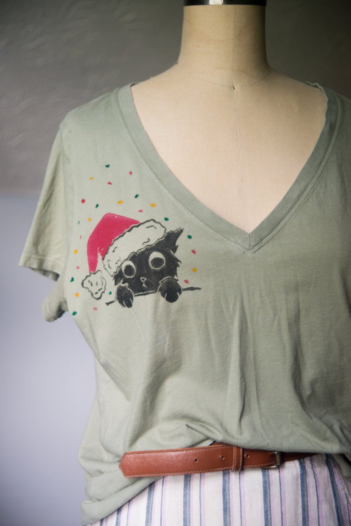 Santa Cat Tee - LARGE