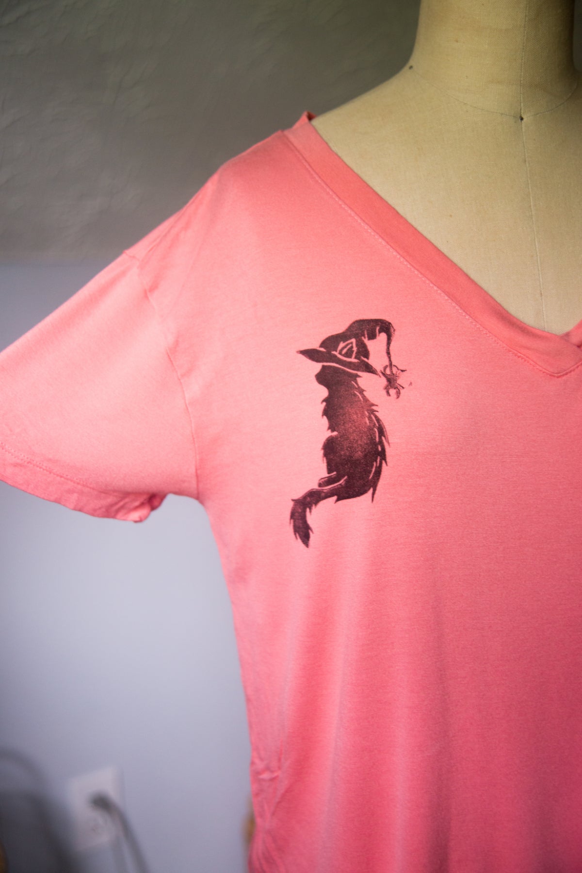 Witchy Cat Tee- MEDIUM