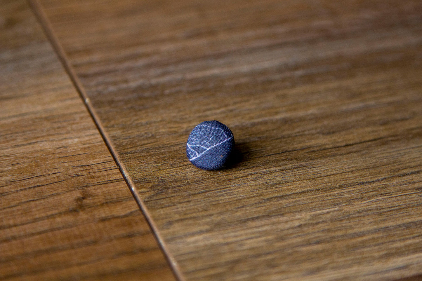 1/2" (1,3 cm) Navy Bug Button