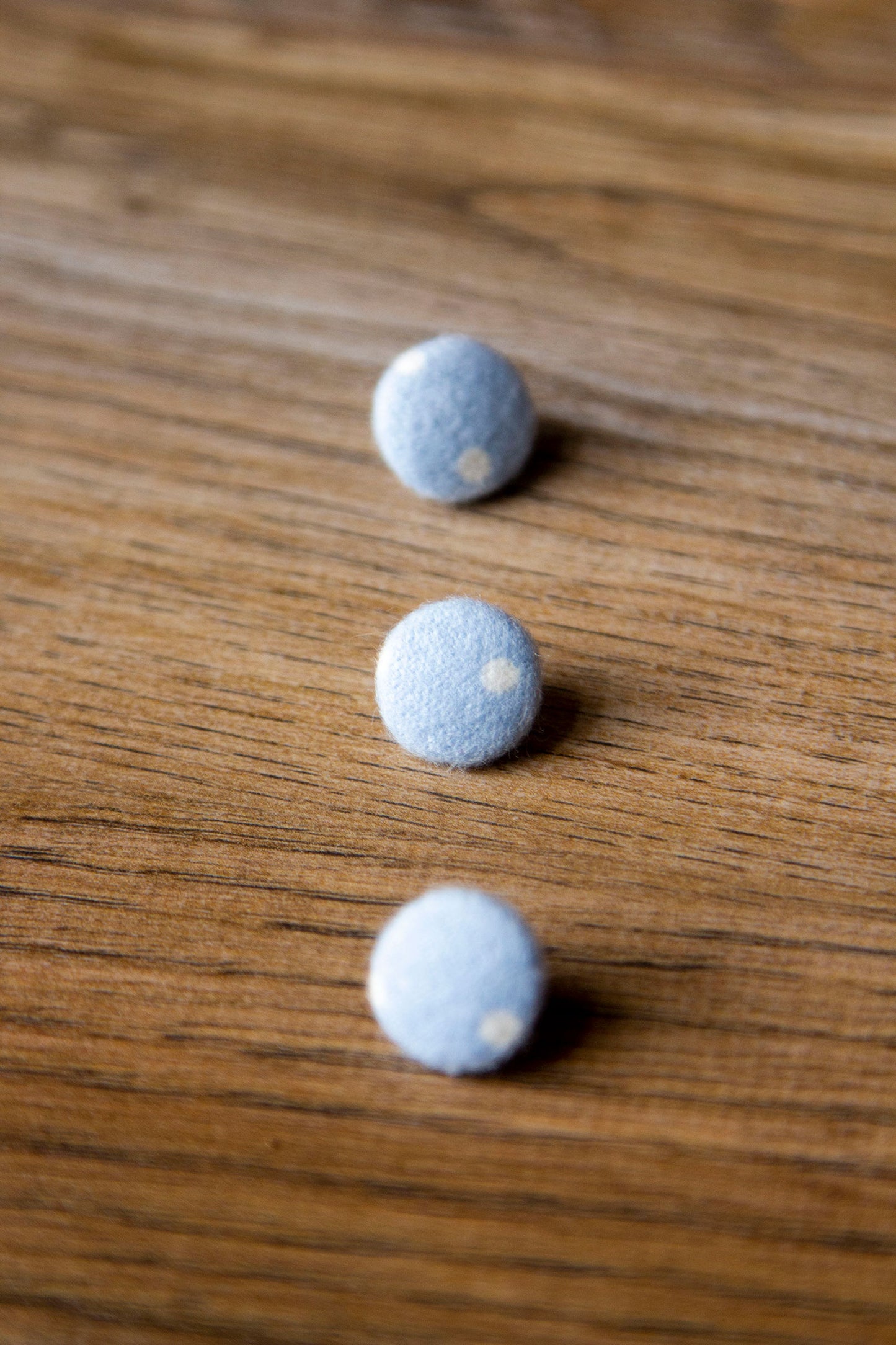 1/2" (1,3 cm) Blue Polka Dot Button