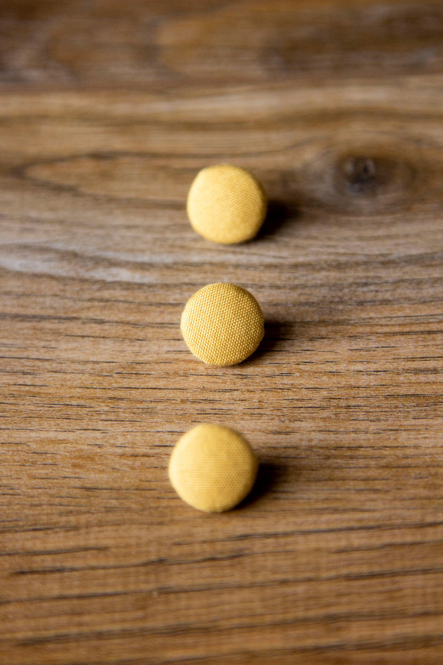 1/2" (1,3 cm) Light Mustard Button