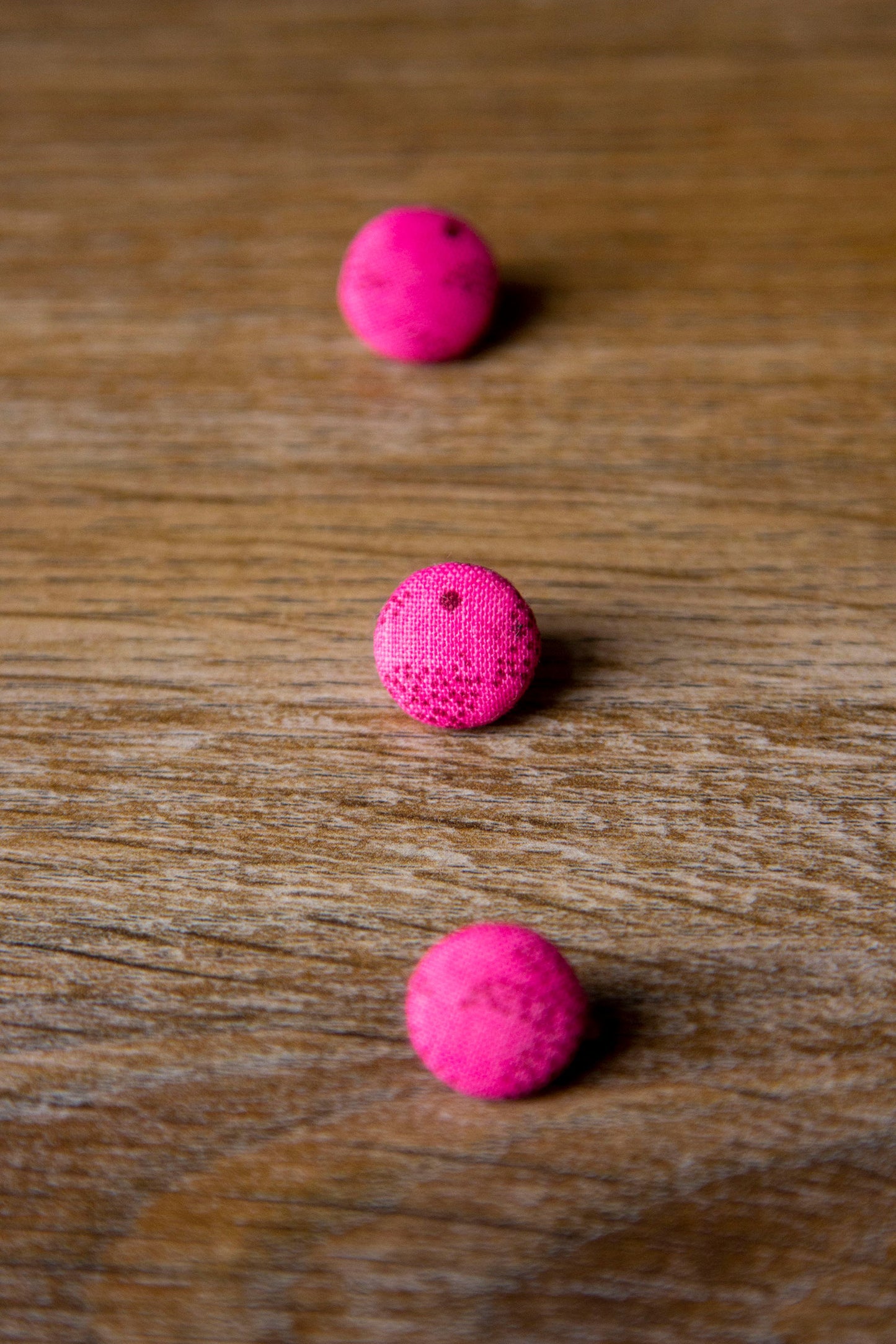 1/2" (1,3 cm) Hot Pink Speckle Button