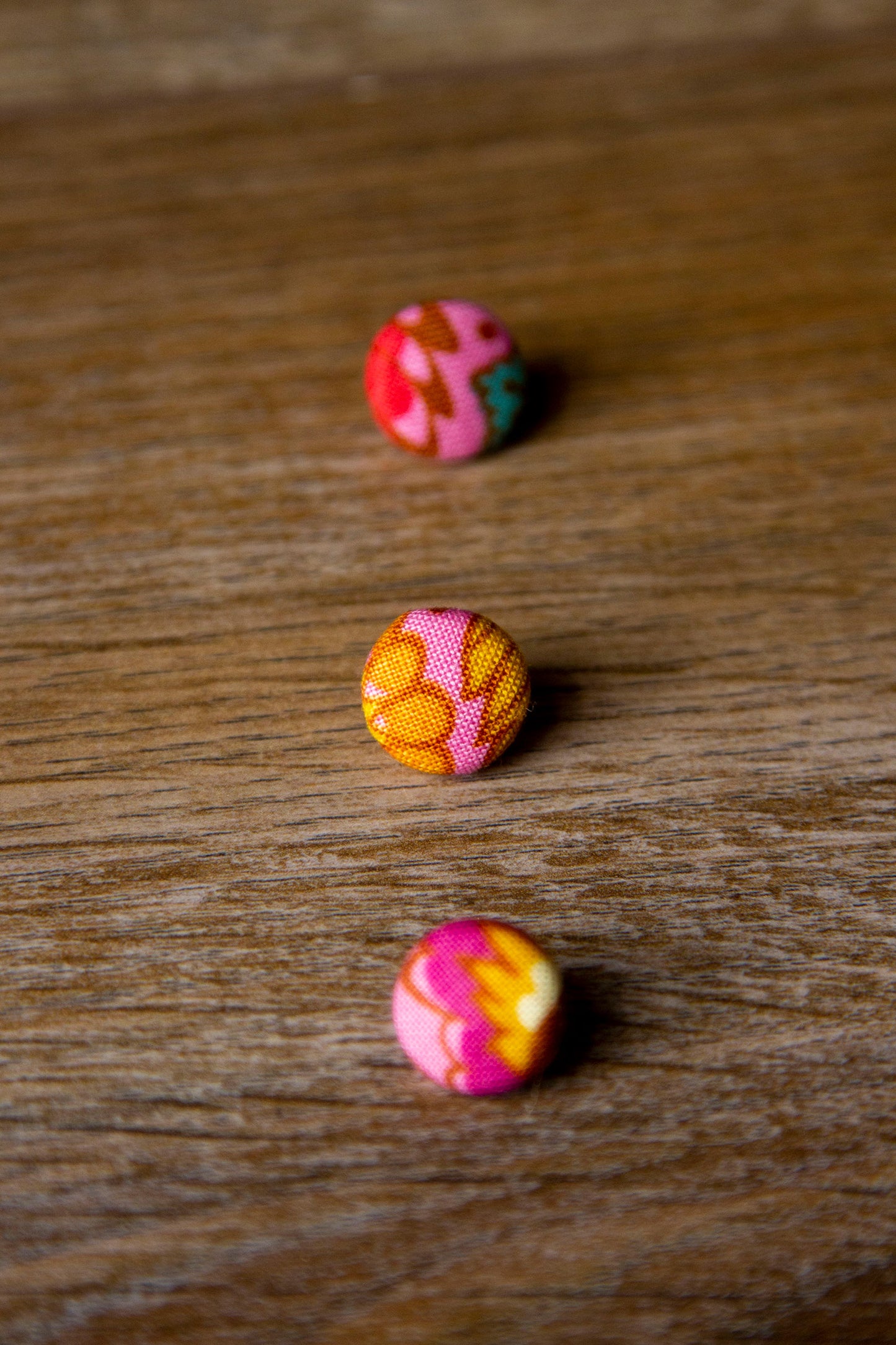 1/2" (1,3 cm) Abstract Floral Button