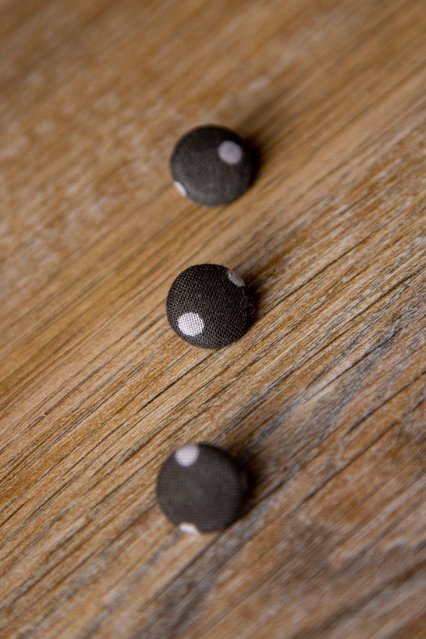 1/2" (1,3 cm) Dark Grey Polka Button