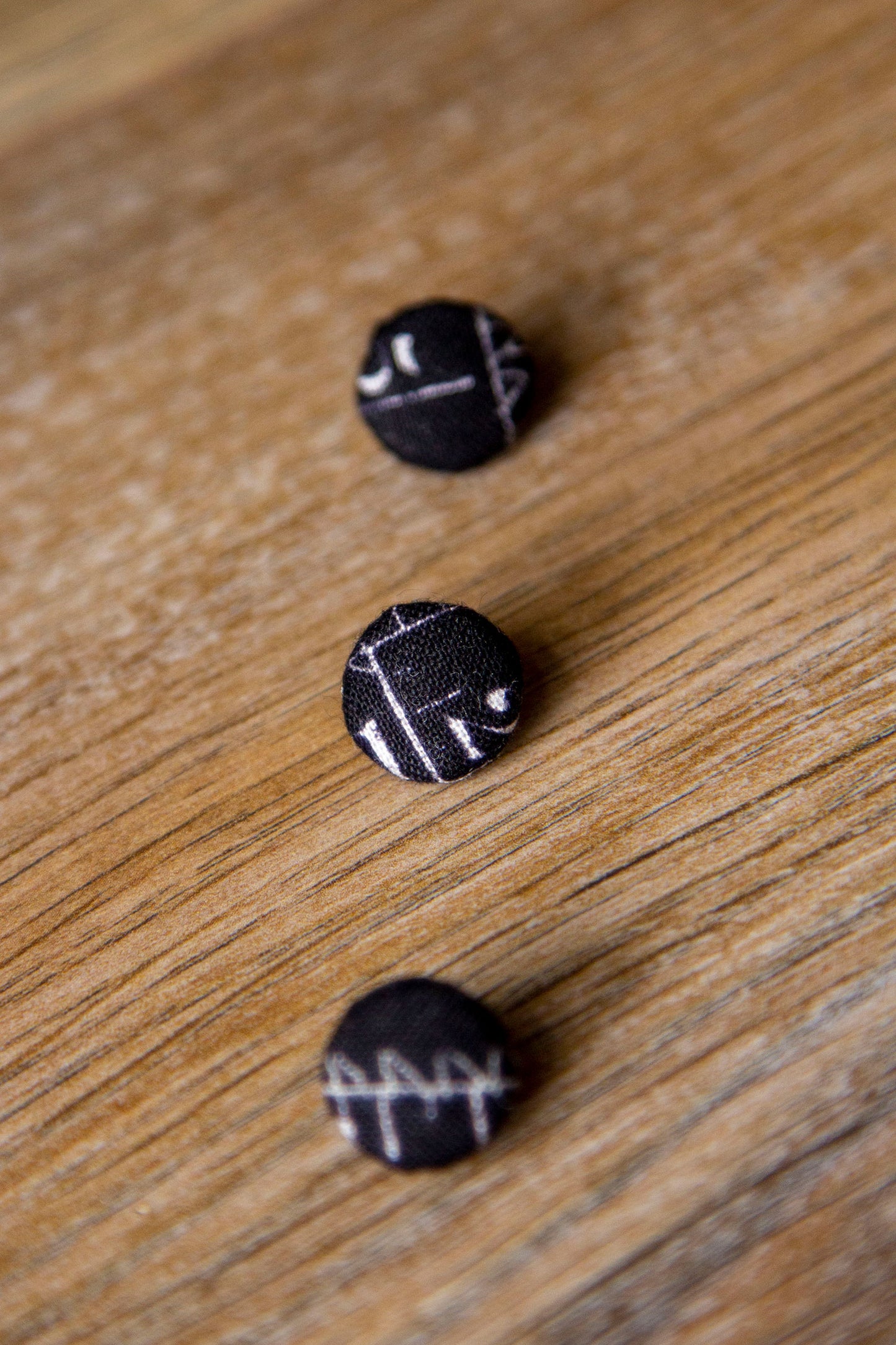 1/2" (1,3 cm) Black Ruler Button