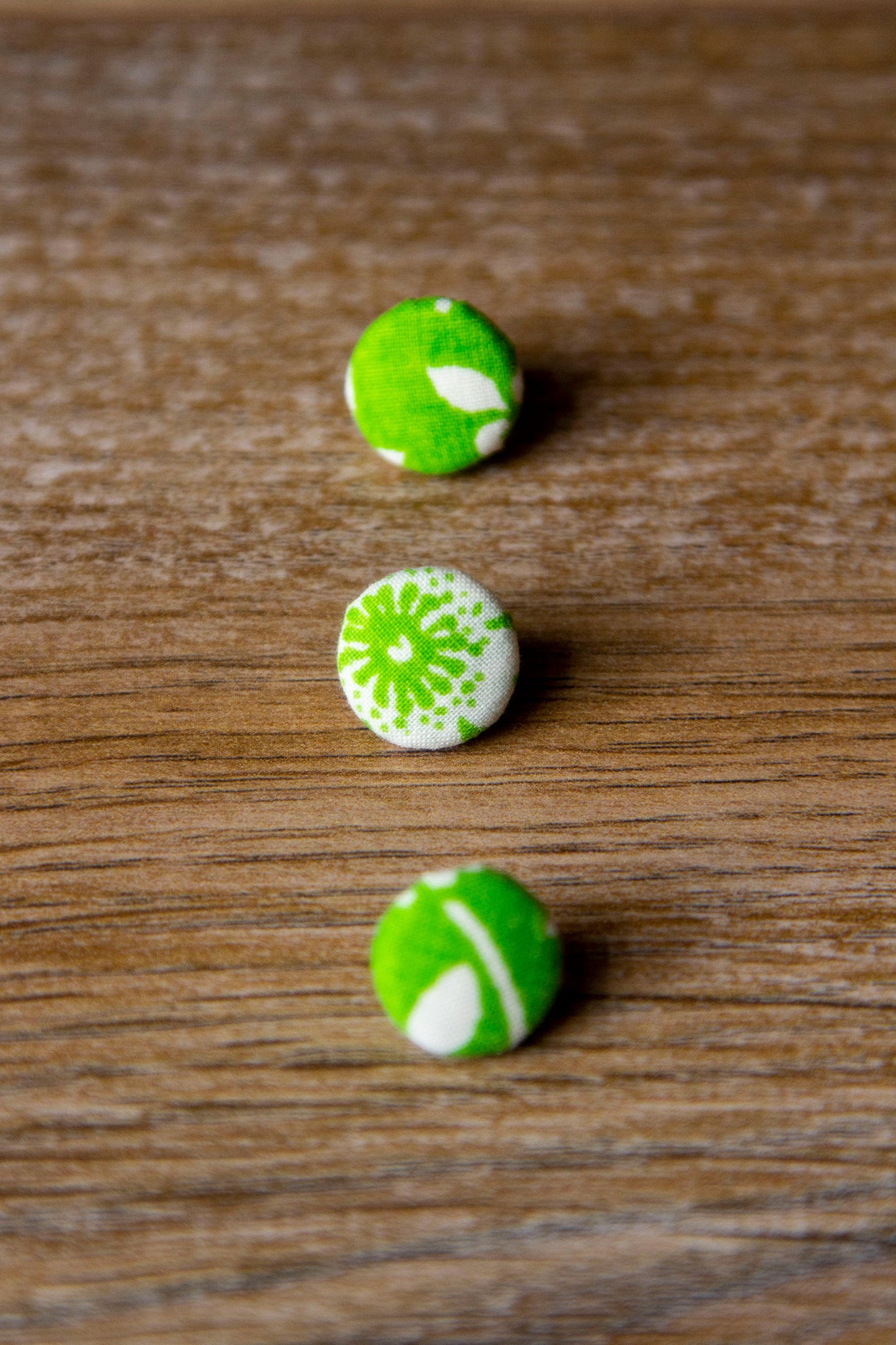 1/2" (1,3 cm) Lime Floral Button