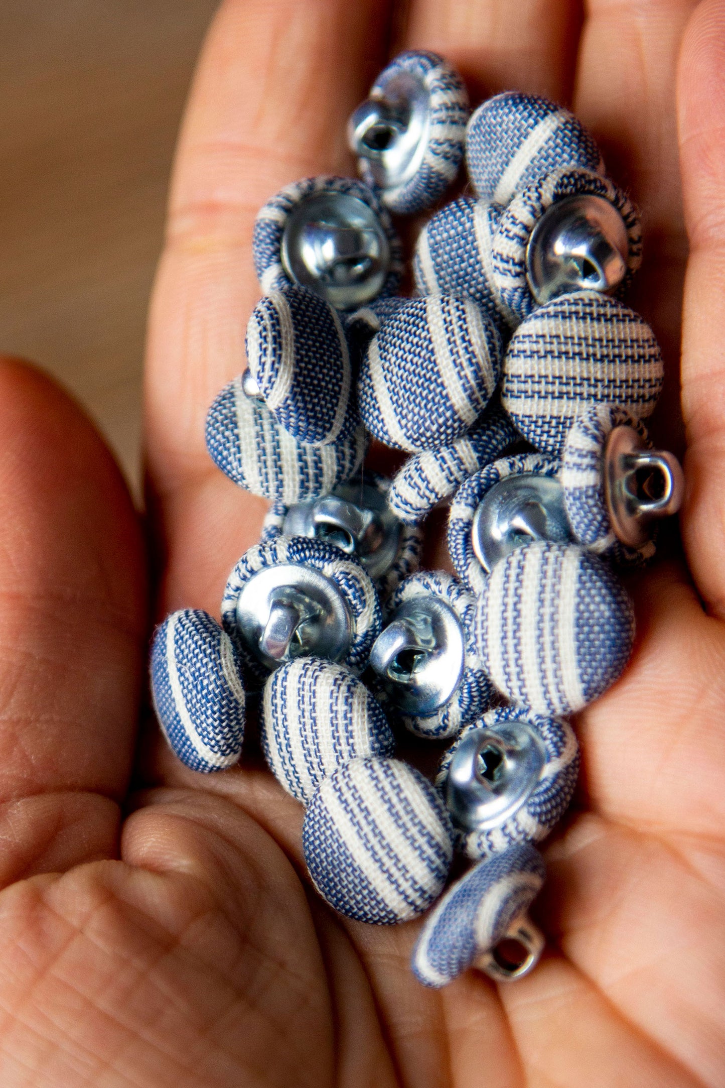 1/2" (1,3 cm) Blue Stripe Button