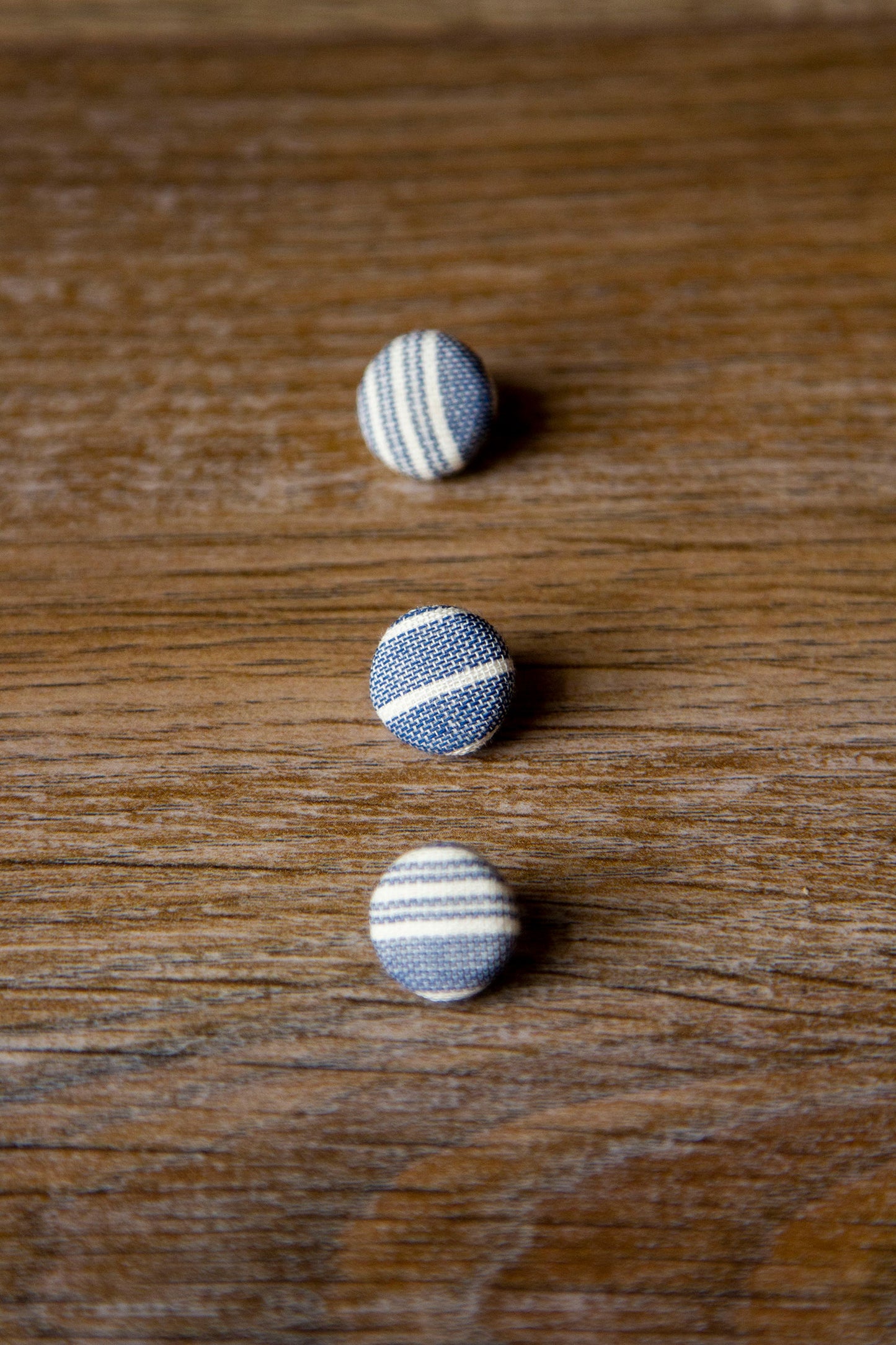 1/2" (1,3 cm) Blue Stripe Button